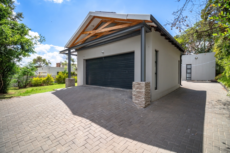 5 Bedroom Property for Sale in Wendywood Gauteng