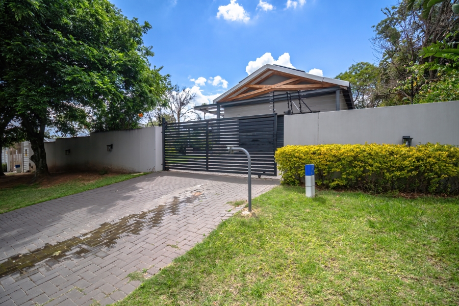 5 Bedroom Property for Sale in Wendywood Gauteng