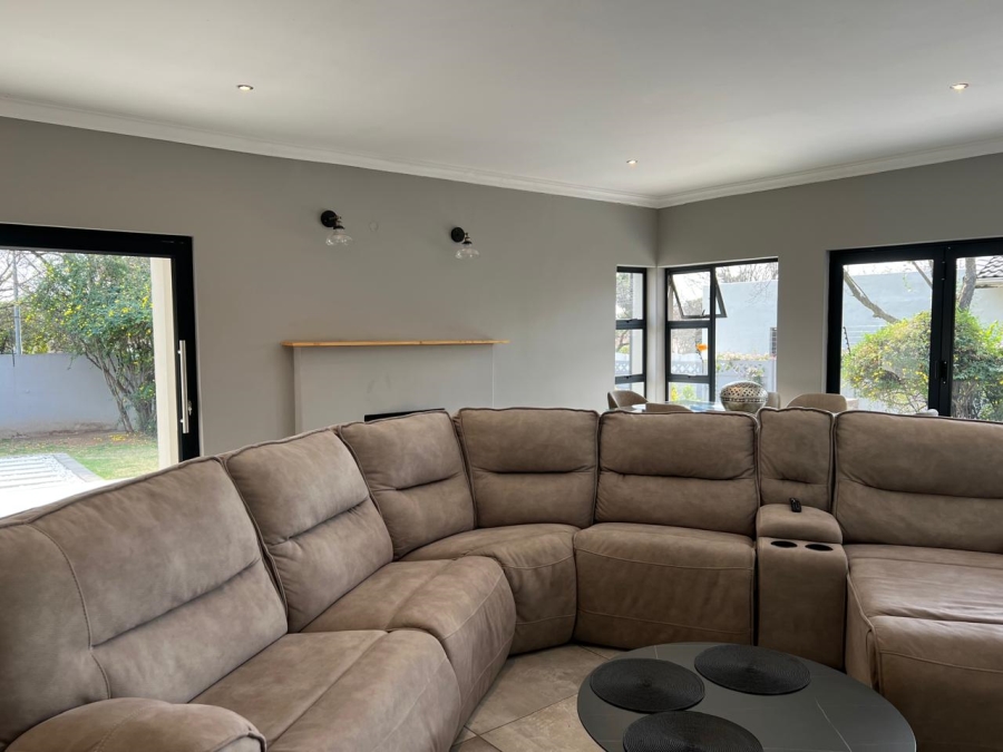 5 Bedroom Property for Sale in Wendywood Gauteng