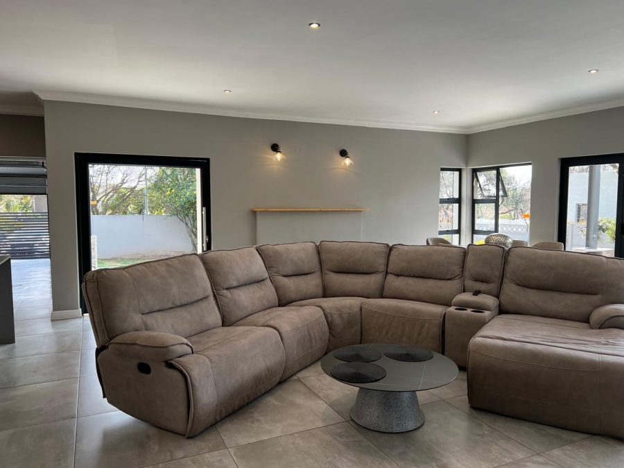 5 Bedroom Property for Sale in Wendywood Gauteng