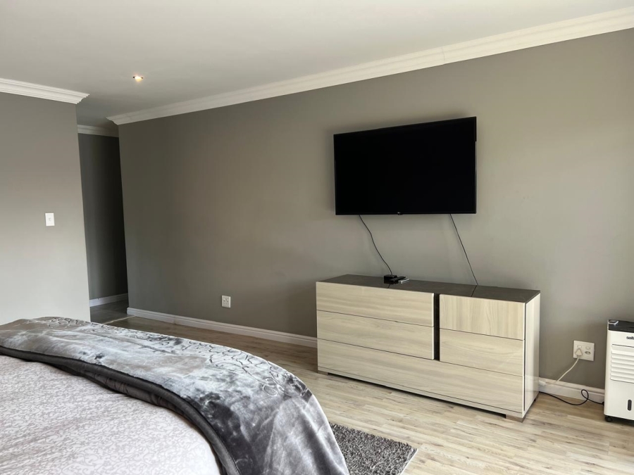 5 Bedroom Property for Sale in Wendywood Gauteng