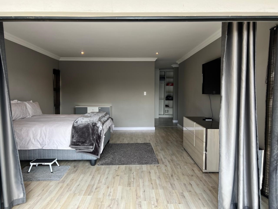 5 Bedroom Property for Sale in Wendywood Gauteng