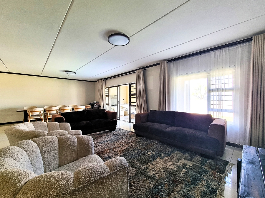 4 Bedroom Property for Sale in Carlswald Gauteng