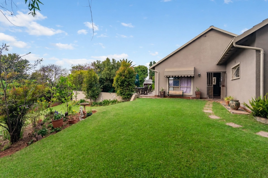 4 Bedroom Property for Sale in Wilro Park Gauteng