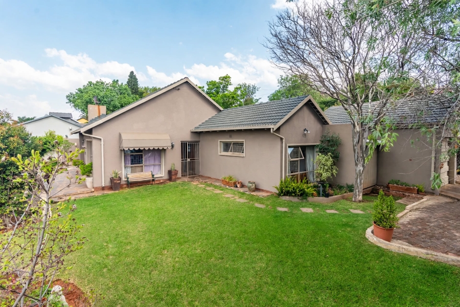 4 Bedroom Property for Sale in Wilro Park Gauteng