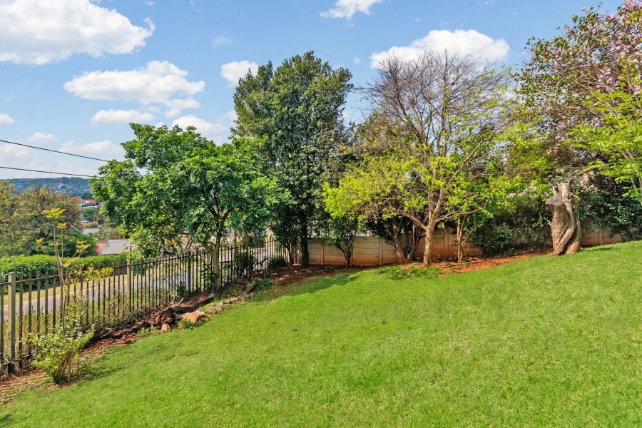 4 Bedroom Property for Sale in Wilro Park Gauteng