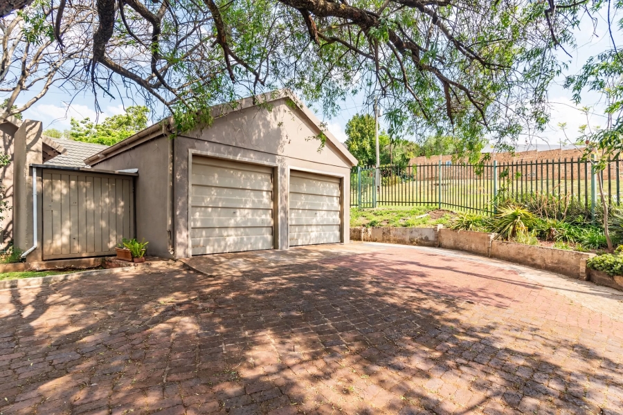 4 Bedroom Property for Sale in Wilro Park Gauteng