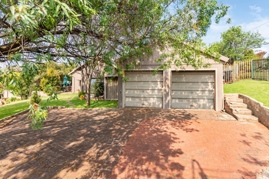 4 Bedroom Property for Sale in Wilro Park Gauteng