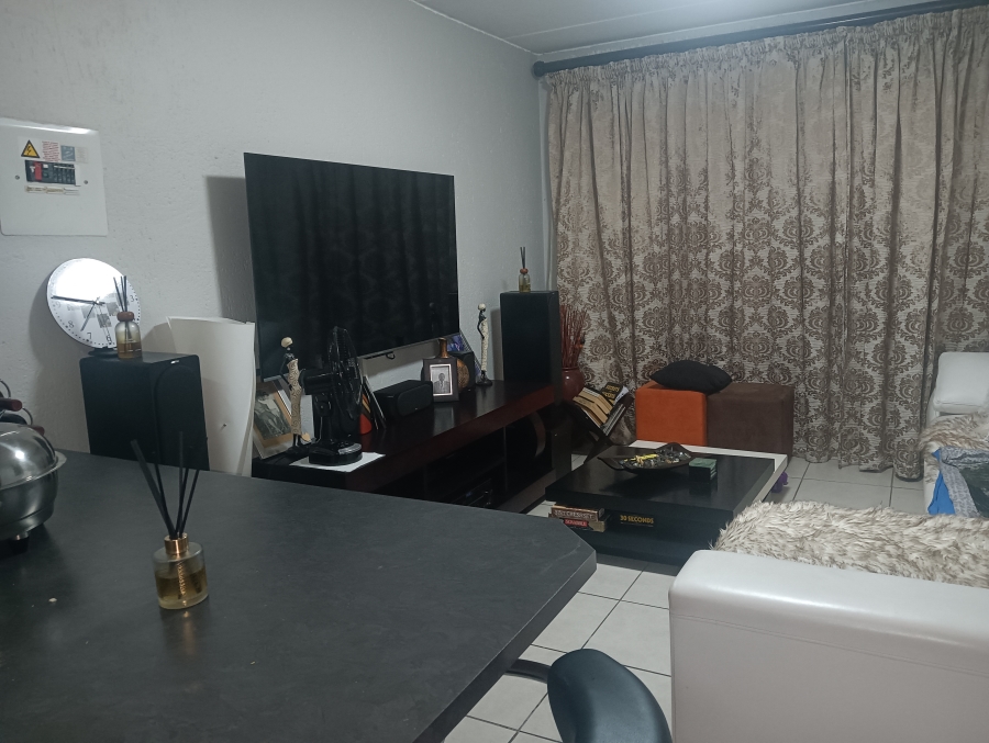 2 Bedroom Property for Sale in Heuwelsig Estate Gauteng
