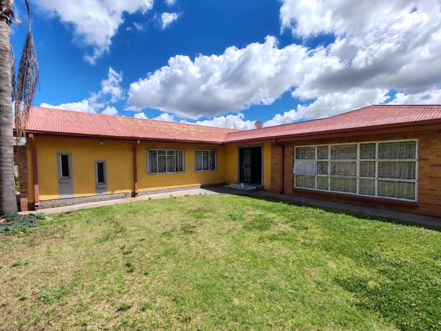 6 Bedroom Property for Sale in Danville Gauteng