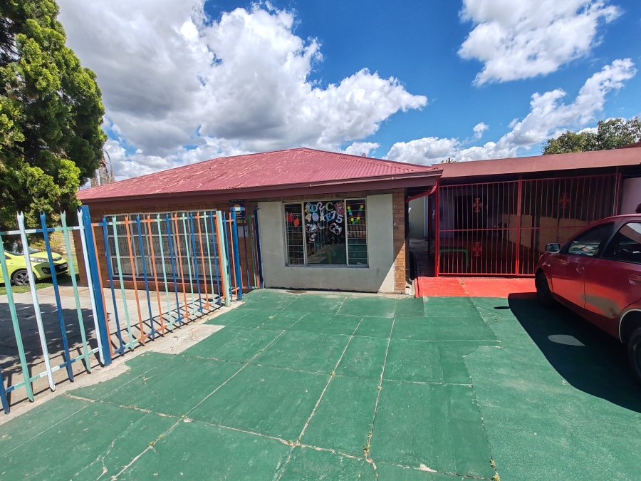 6 Bedroom Property for Sale in Danville Gauteng