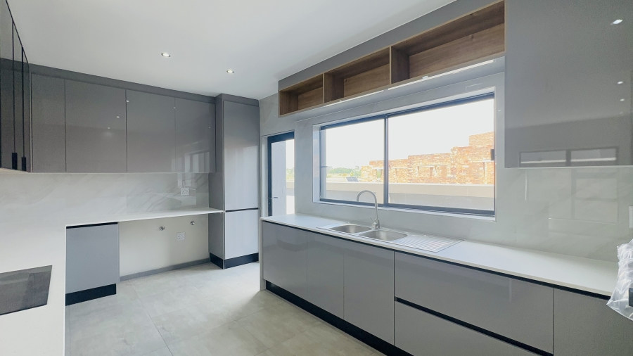 4 Bedroom Property for Sale in Helderwyk Gauteng