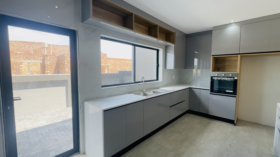 4 Bedroom Property for Sale in Helderwyk Gauteng