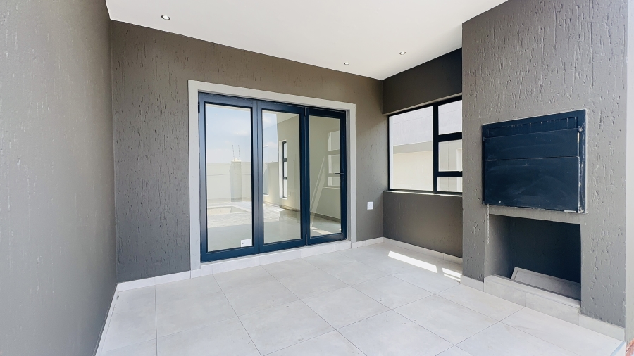 4 Bedroom Property for Sale in Helderwyk Gauteng