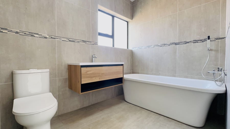 4 Bedroom Property for Sale in Helderwyk Gauteng