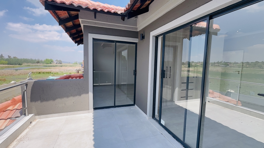 4 Bedroom Property for Sale in Helderwyk Gauteng