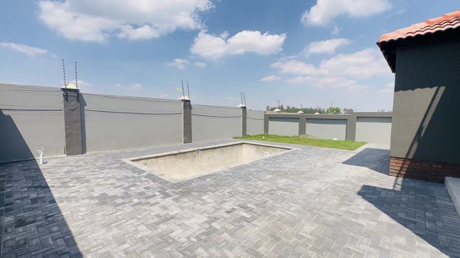 4 Bedroom Property for Sale in Helderwyk Gauteng