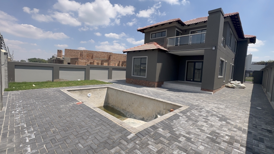 4 Bedroom Property for Sale in Helderwyk Gauteng