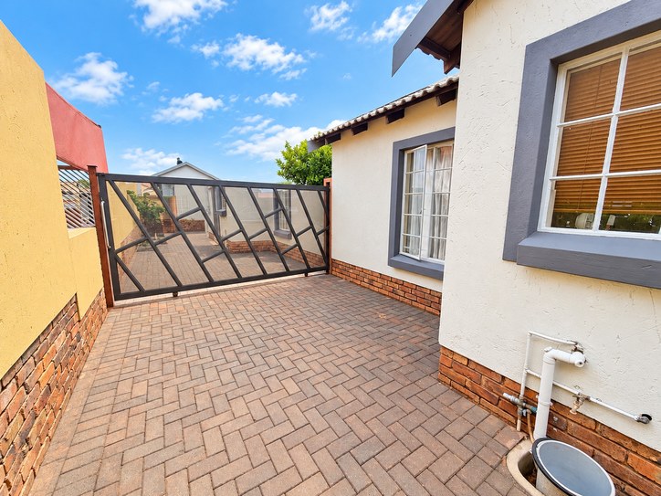 2 Bedroom Property for Sale in Chantelle Gauteng