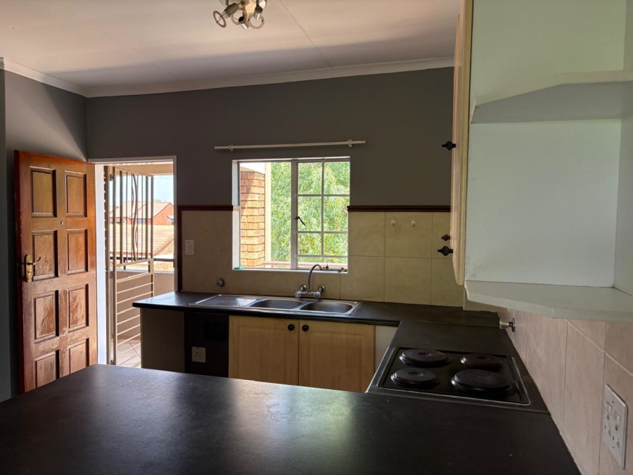 To Let 2 Bedroom Property for Rent in Mooikloof Ridge Gauteng