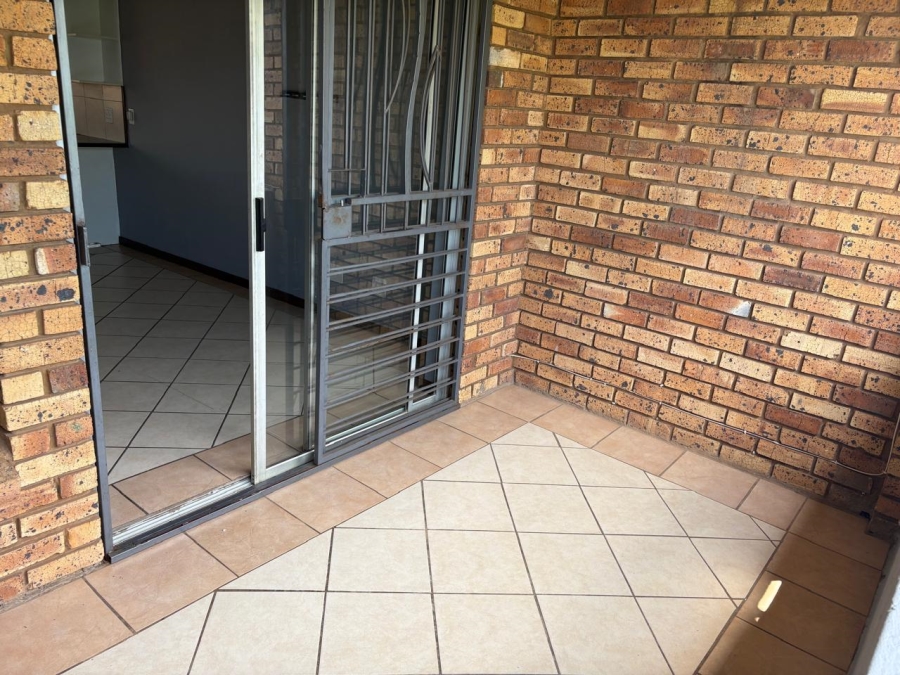 To Let 2 Bedroom Property for Rent in Mooikloof Ridge Gauteng