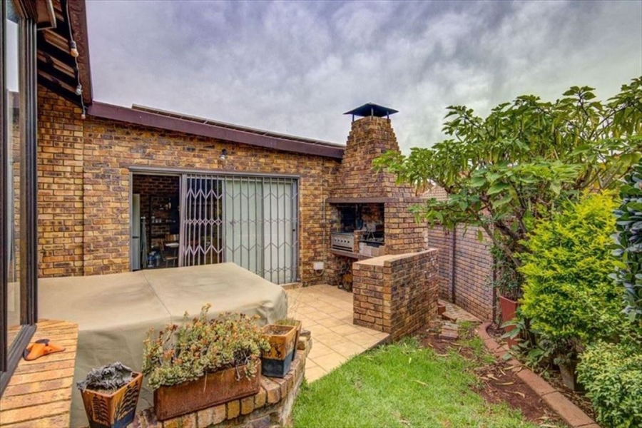 4 Bedroom Property for Sale in Allen Grove Gauteng