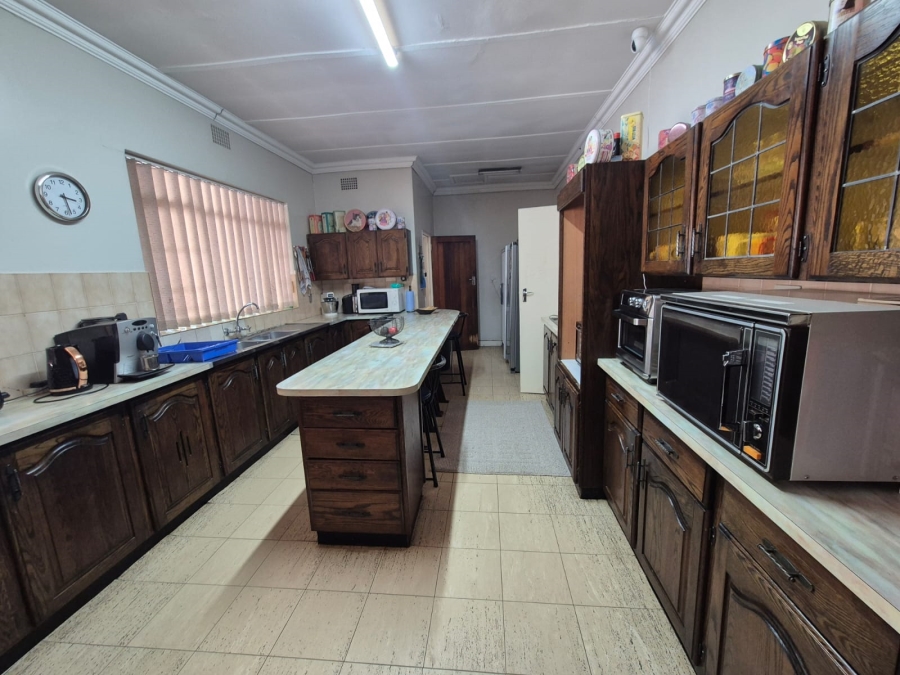 6 Bedroom Property for Sale in Three Rivers Gauteng
