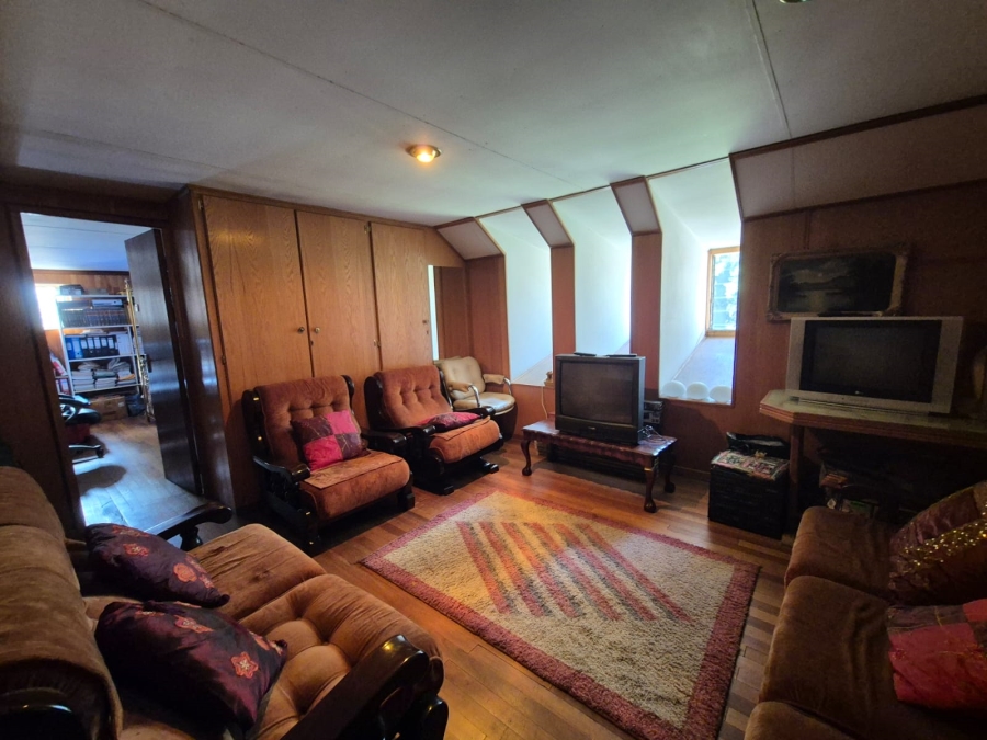6 Bedroom Property for Sale in Three Rivers Gauteng