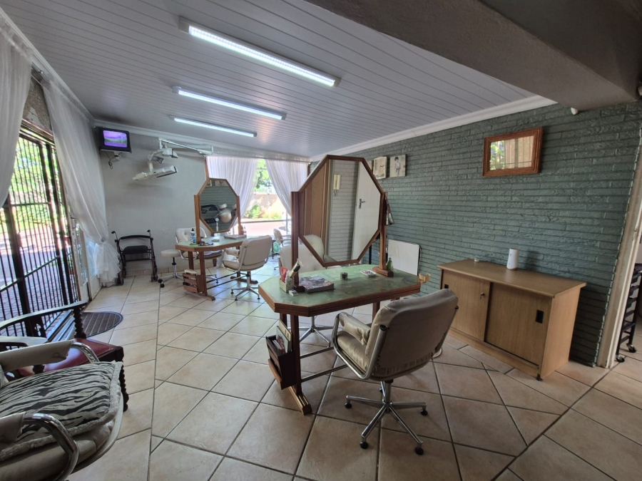 6 Bedroom Property for Sale in Three Rivers Gauteng