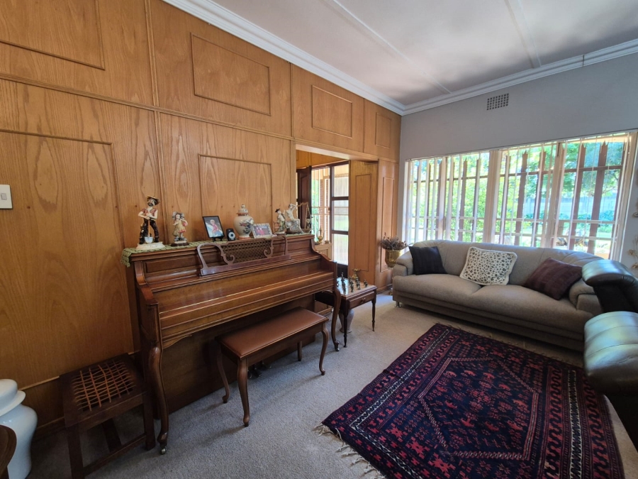 6 Bedroom Property for Sale in Three Rivers Gauteng