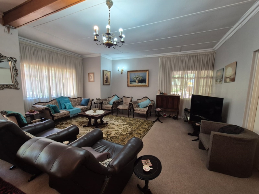 6 Bedroom Property for Sale in Three Rivers Gauteng