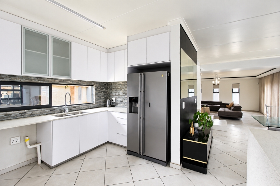 4 Bedroom Property for Sale in Blue Hills Gauteng