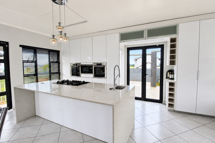 4 Bedroom Property for Sale in Blue Hills Gauteng