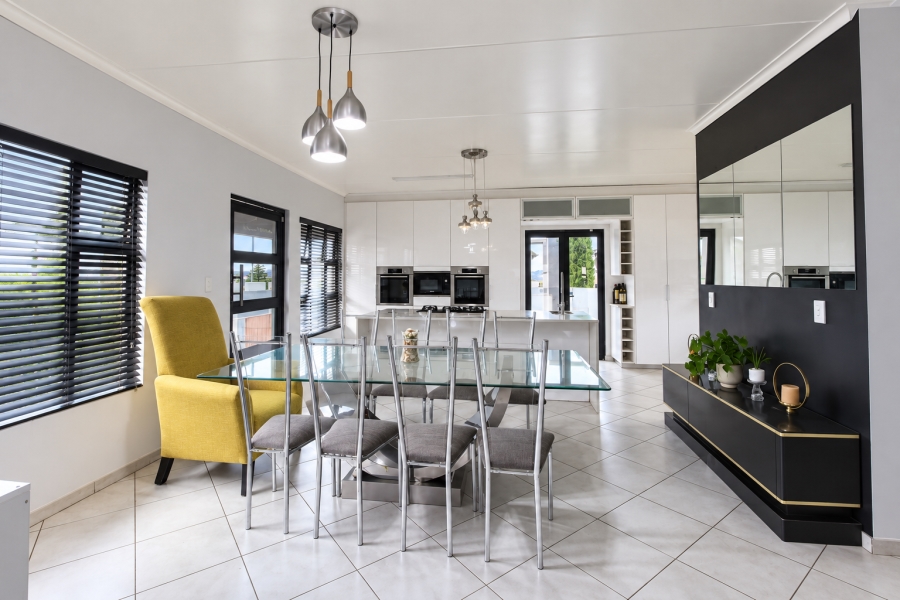 4 Bedroom Property for Sale in Blue Hills Gauteng