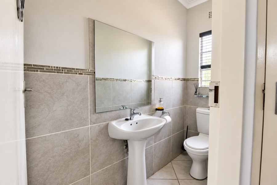 4 Bedroom Property for Sale in Blue Hills Gauteng