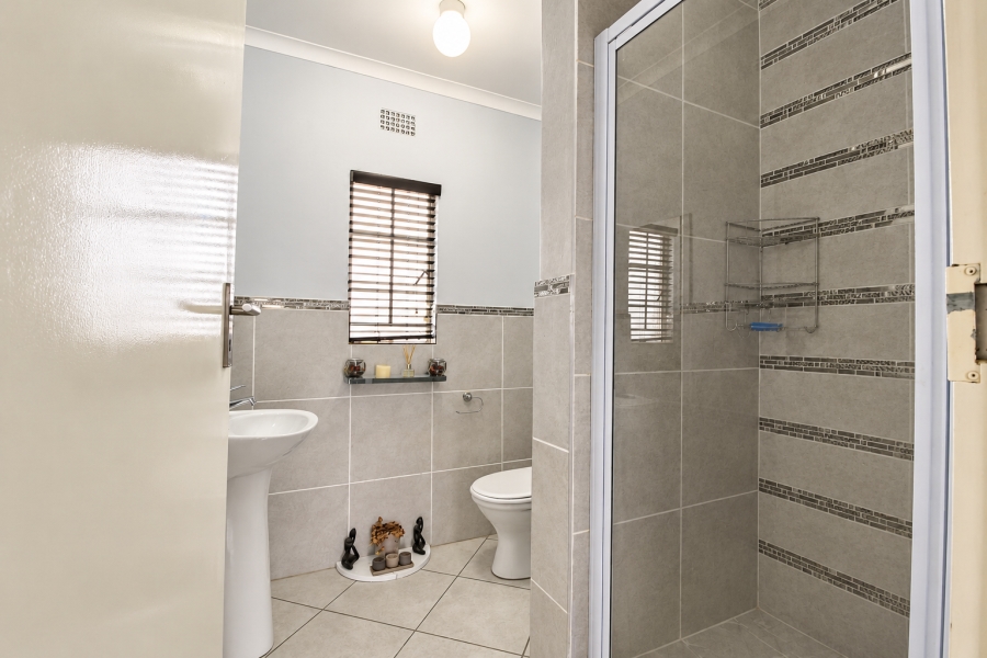 4 Bedroom Property for Sale in Blue Hills Gauteng