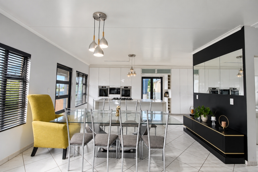 4 Bedroom Property for Sale in Blue Hills Gauteng