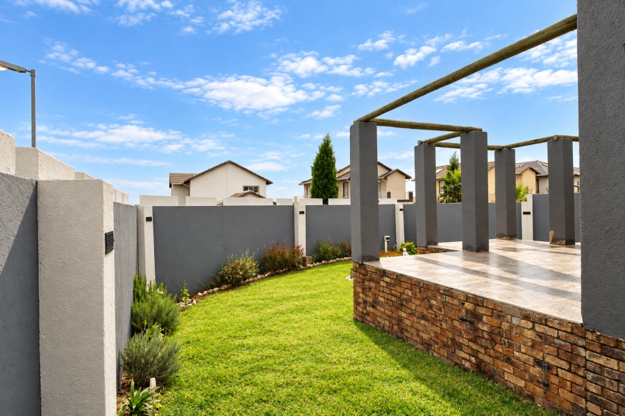 4 Bedroom Property for Sale in Blue Hills Gauteng