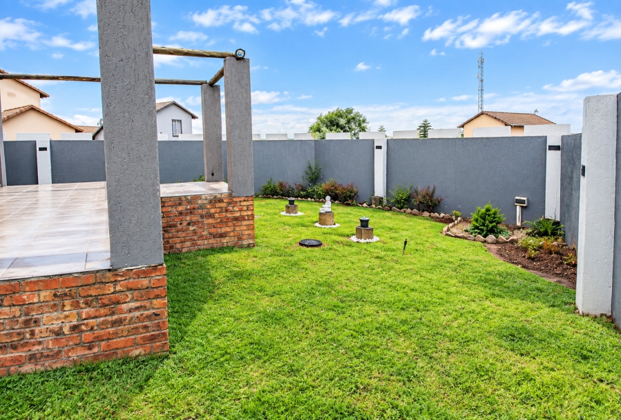 4 Bedroom Property for Sale in Blue Hills Gauteng