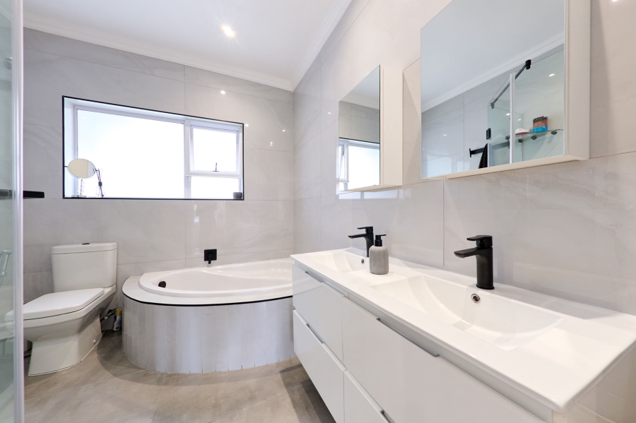 4 Bedroom Property for Sale in Woodmead Gauteng