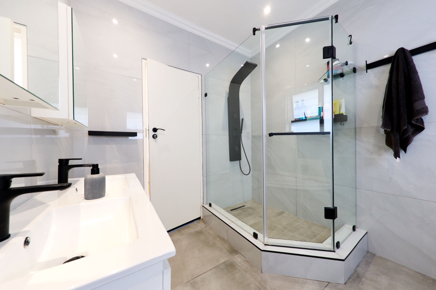 4 Bedroom Property for Sale in Woodmead Gauteng