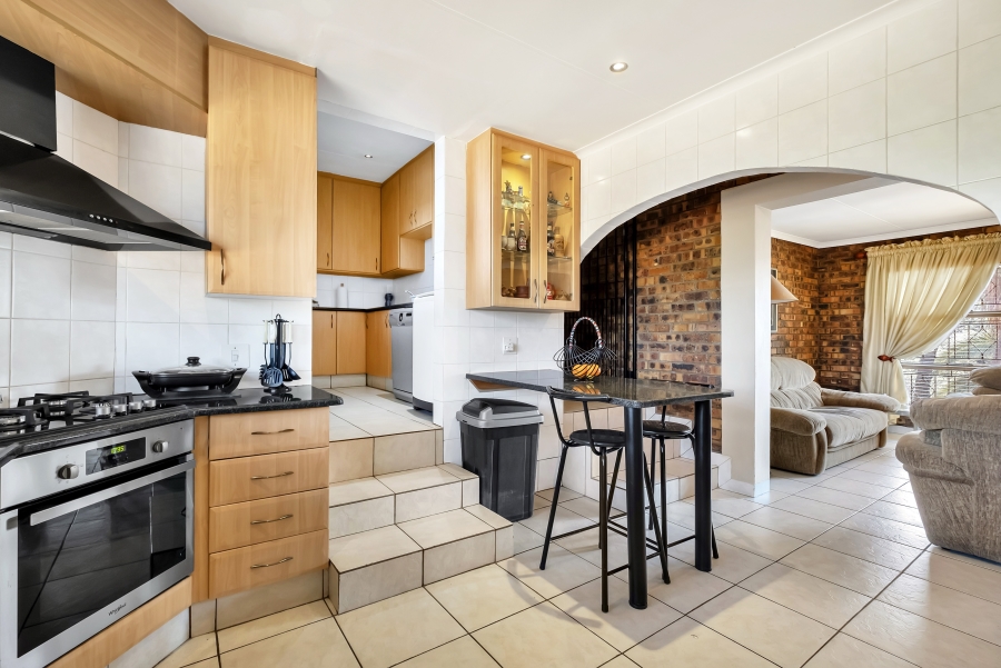 4 Bedroom Property for Sale in Helderkruin Gauteng