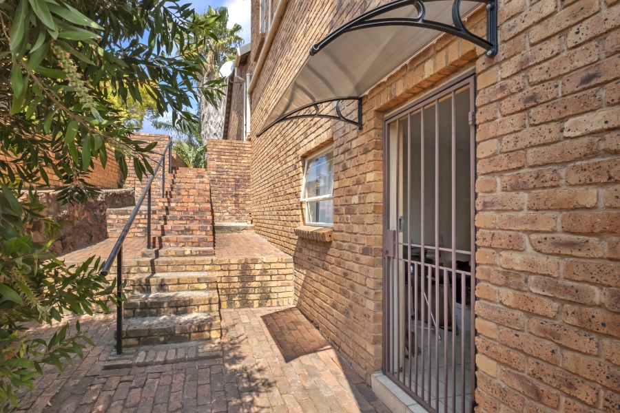 4 Bedroom Property for Sale in Helderkruin Gauteng