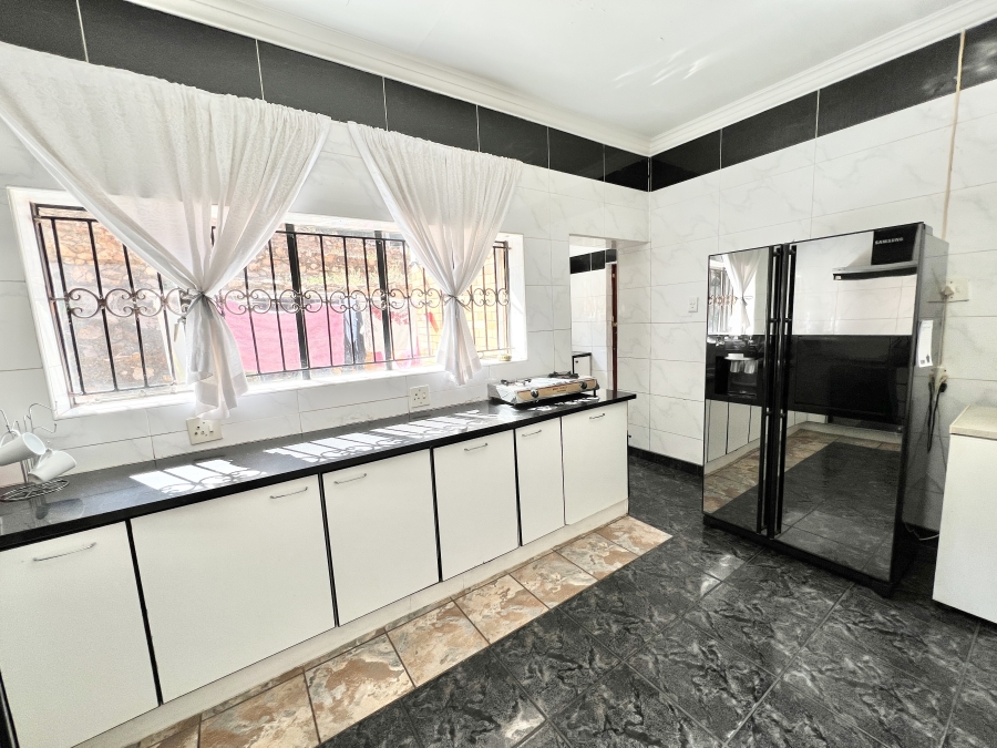 4 Bedroom Property for Sale in Cyrildene Gauteng