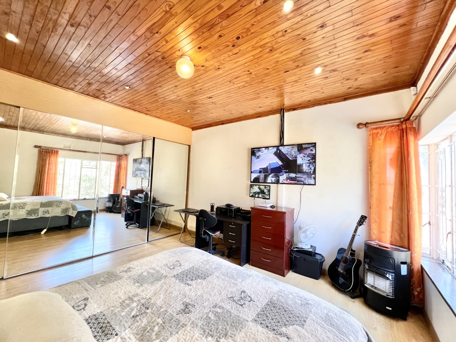 4 Bedroom Property for Sale in Cyrildene Gauteng