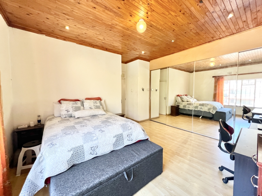 4 Bedroom Property for Sale in Cyrildene Gauteng