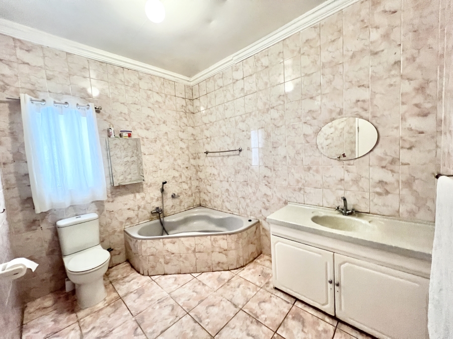 4 Bedroom Property for Sale in Cyrildene Gauteng