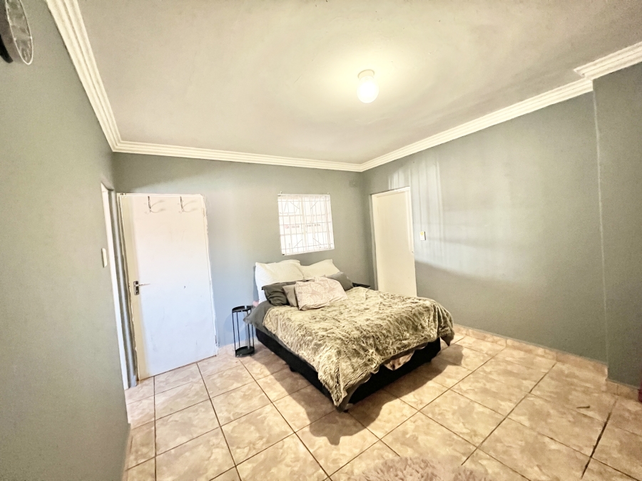 4 Bedroom Property for Sale in Cyrildene Gauteng