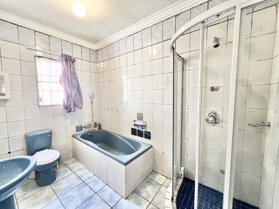 4 Bedroom Property for Sale in Cyrildene Gauteng
