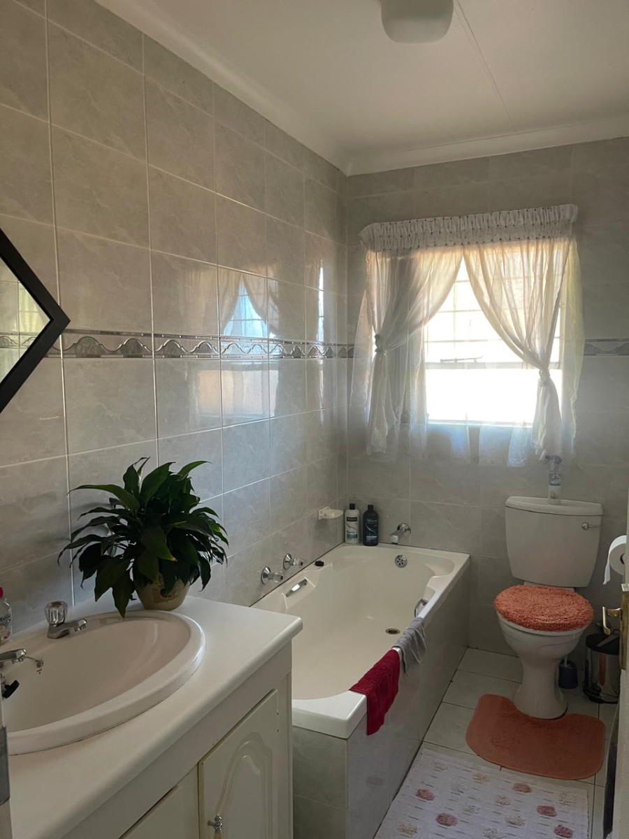 To Let 3 Bedroom Property for Rent in Bassonia Gauteng